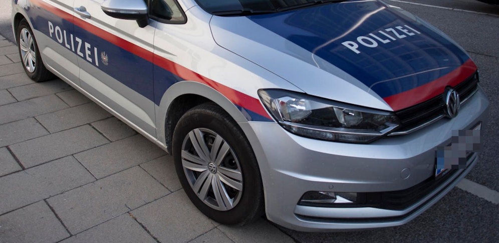 Der BMW und der VW sind Schrott  die Mutter in dem VW und ihre Tochter (13) wurden verletzt.