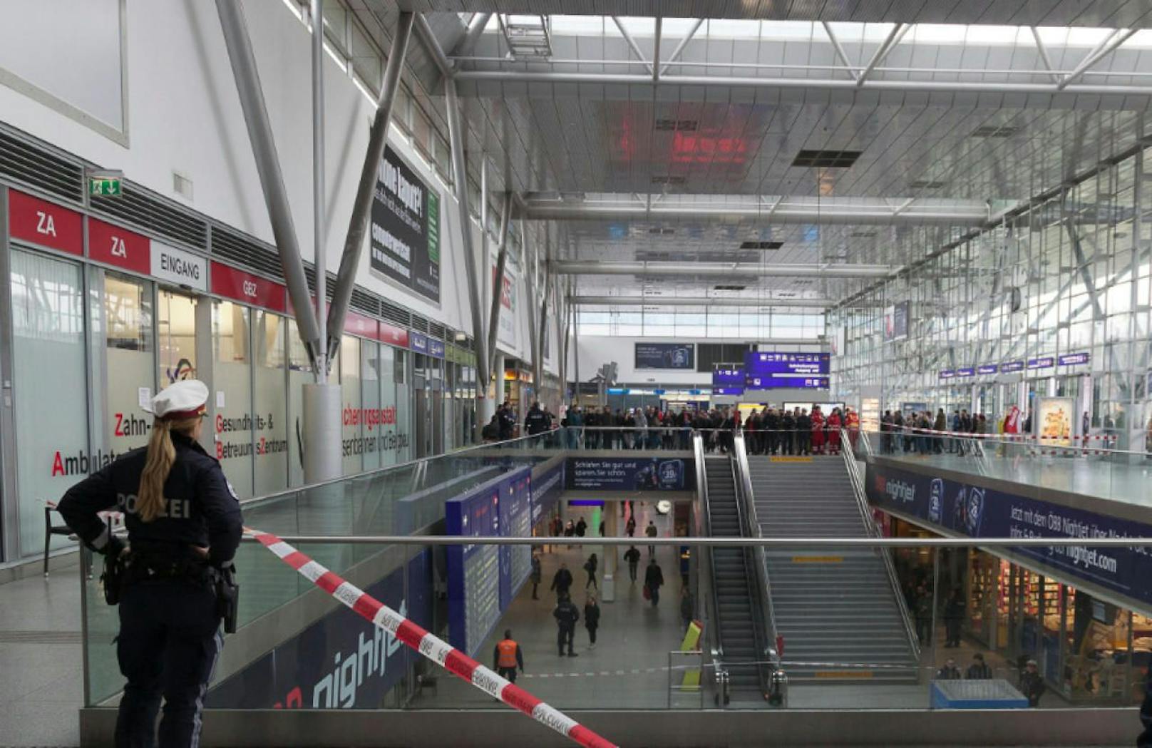 Am Linzer Bahnhof wurde ein Mann (28) mit einem Messer verletzt.