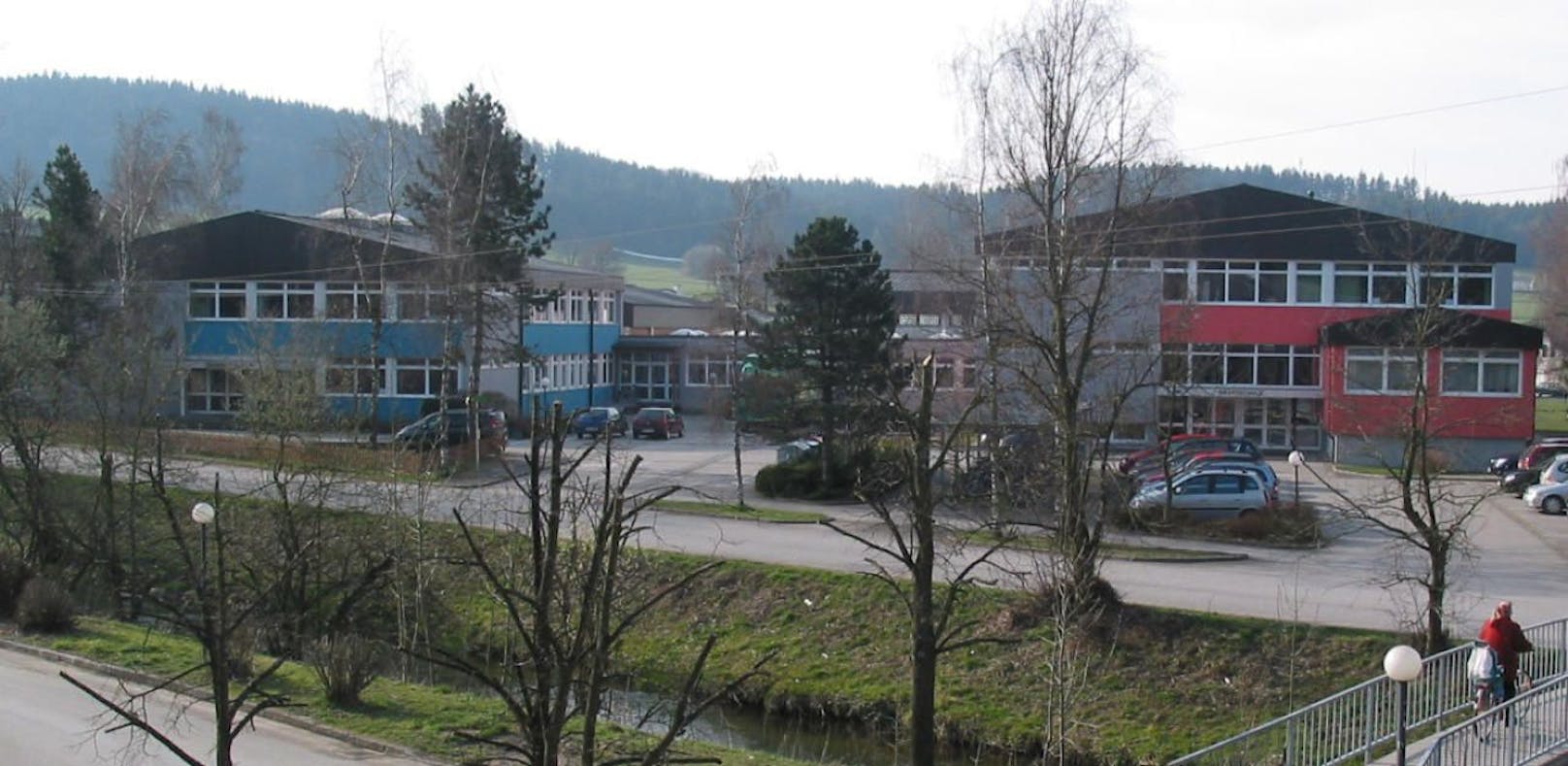 Ein Mitarbeiter der Schule in Friedberg (Bez. Braunau) ist an Tuberkulose erkrankt. Jetzt müssen alle Schüler und Lehrer zum Test.