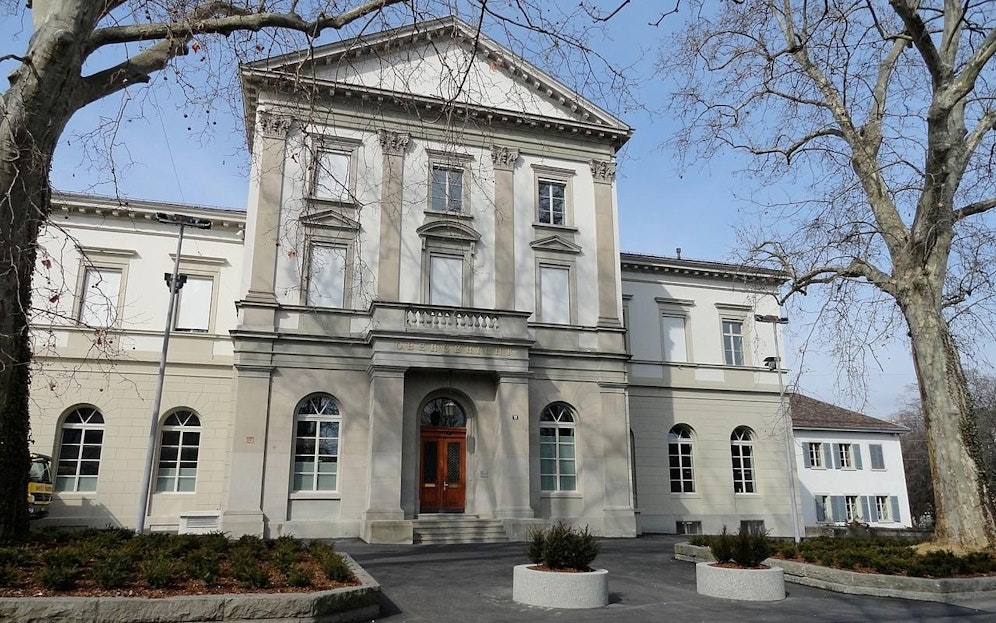 Ansicht des Gerichtsgebäudes von Süden.