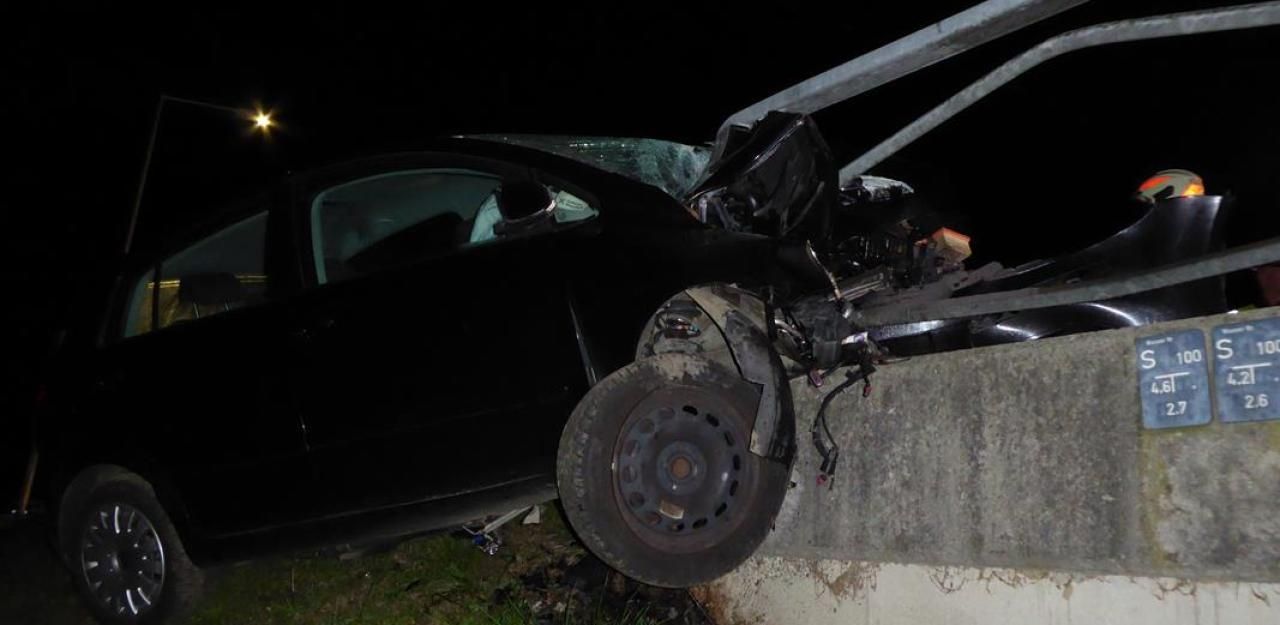 Heute.at - Gegen Brückengeländer gekracht: 79-Jährige tot