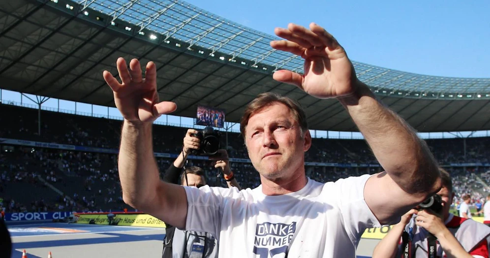 Ralph Hasenhüttl trainiert auch im kommenden Jahr RB Leipzig.