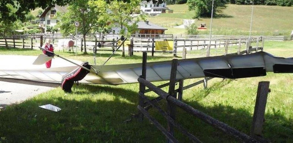 Ein 54-jähriger Deutscher ist am Freitag bei Greifenburg in Kärnten von seinem Hängegleiter gestürzt.