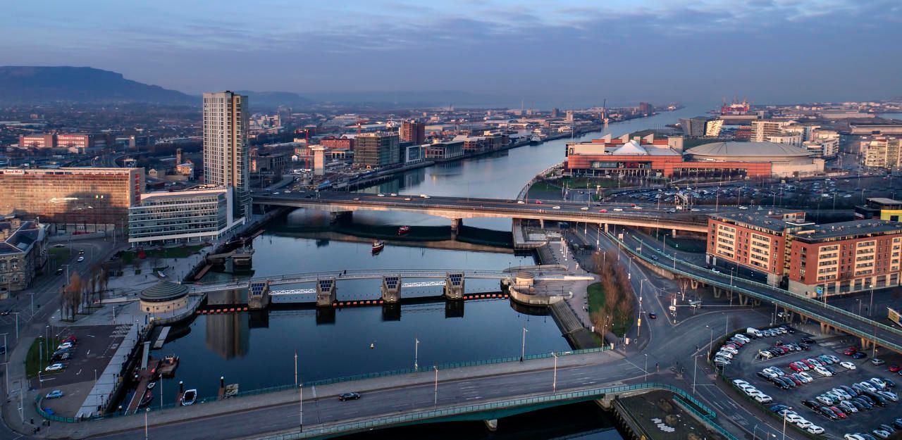 Heute.at - Belfast – Eine  Stadt rappelt sich wieder auf