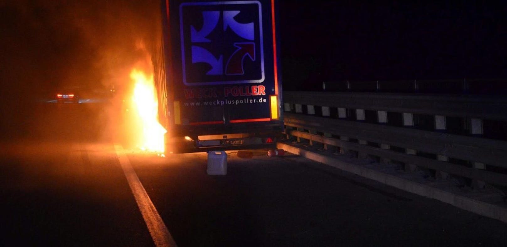 Lkw-Anhänger ging auf A8 plötzlich in Flammen auf