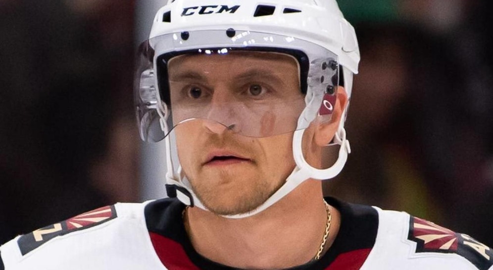 Nach einem Horror-Stockschlag ist die Pupille des rechten Auges von Michael Grabner geweitet