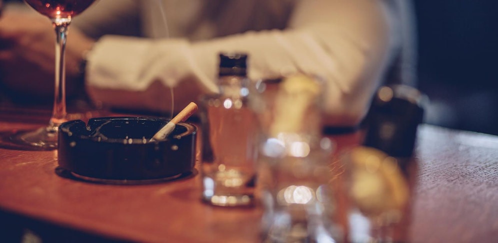 Neben Rauchen ab 18, darf jetzt auch gebrannter Schnaps erst ab 18 Jahren getrunken werden.