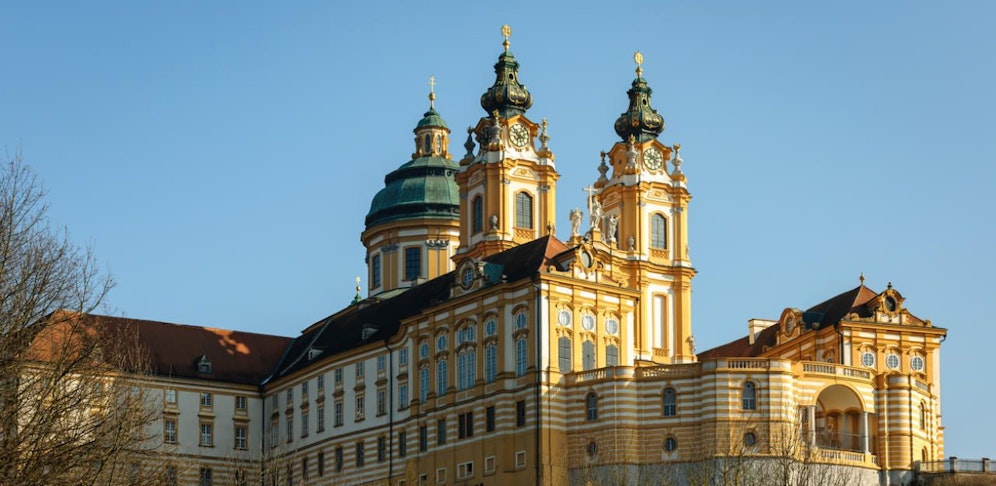 Das Benediktinerstift soll der Stadt Geld Schulden.