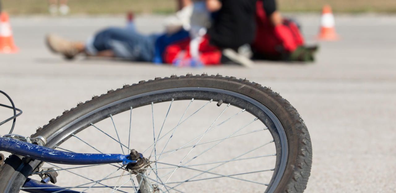 Heute.at - Junge Radlerin (15) stieß Fußgängerin in den Graben