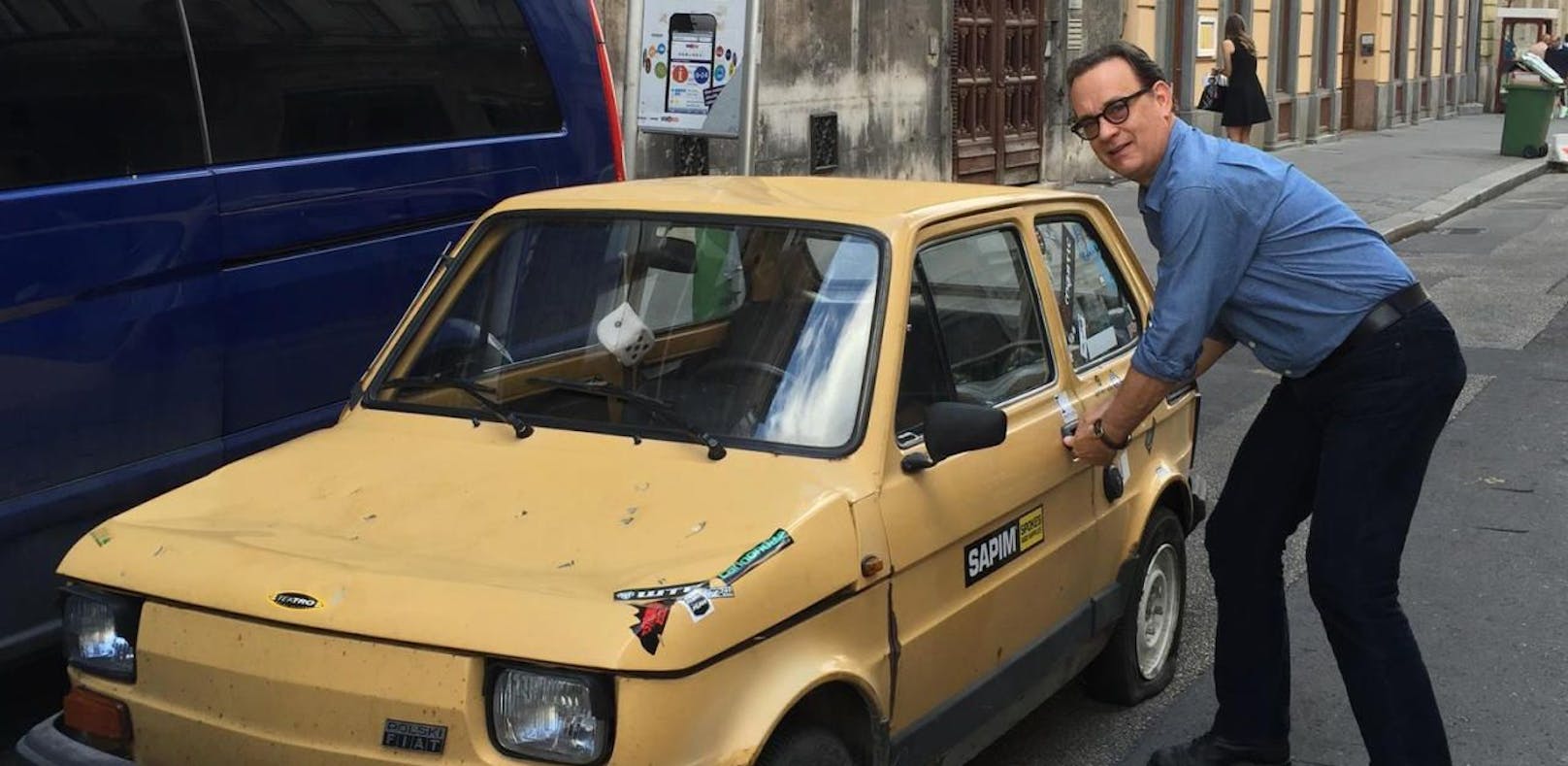 Polnische Fans schenken Tom Hanks ein Auto