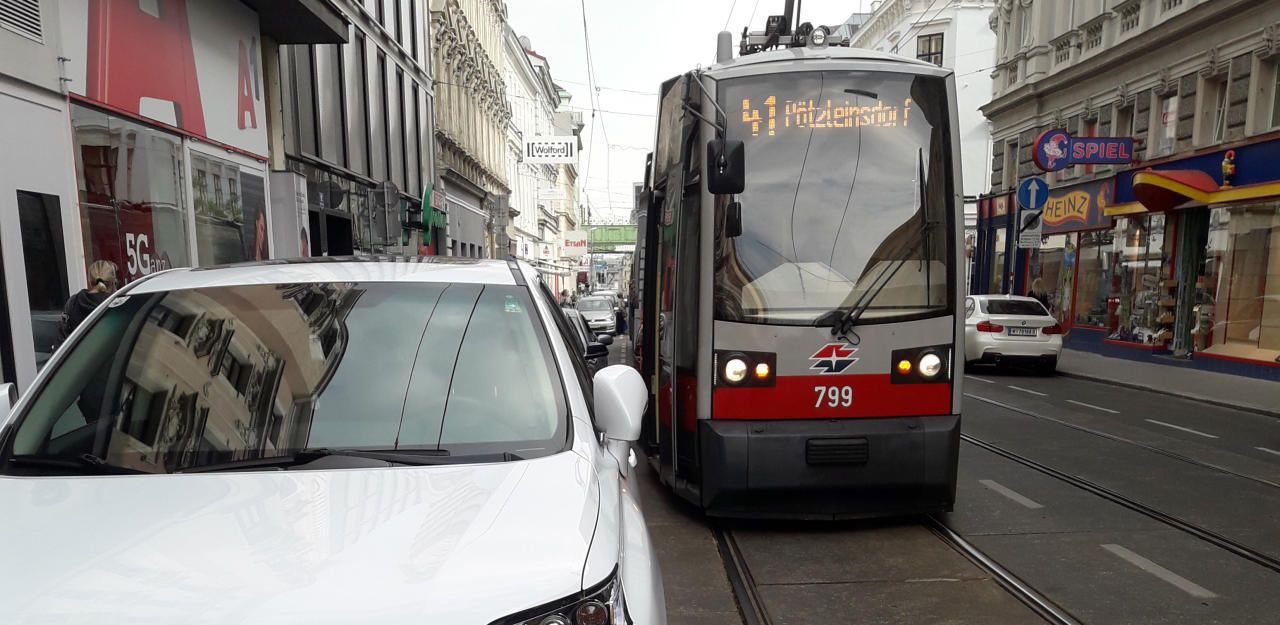 Rund 1.500 mal werden Öffis durch Falschparker behindert.