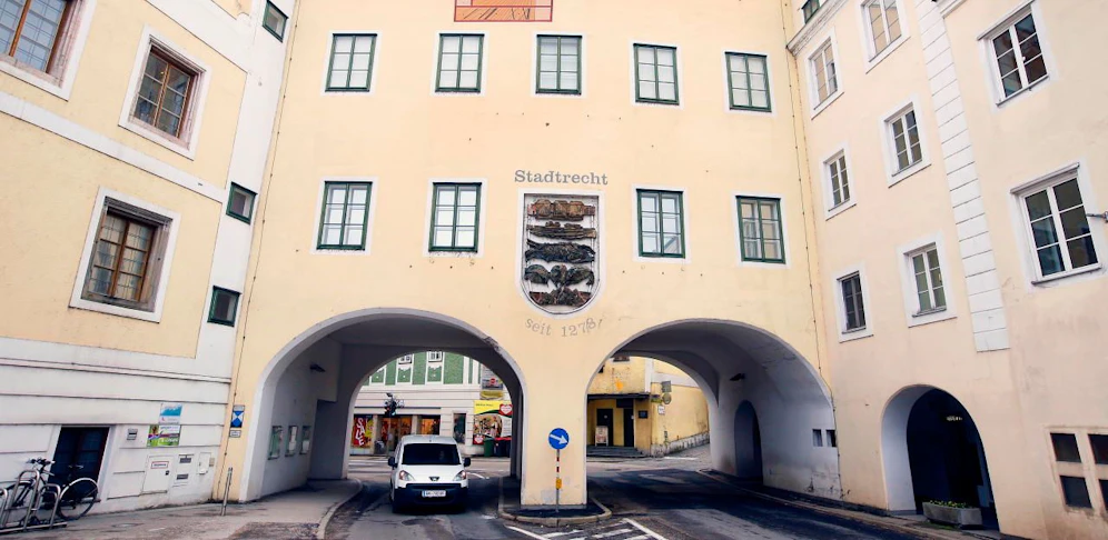 Der Verkehr durch das Trauntor in Gmunden soll halbiert werden.