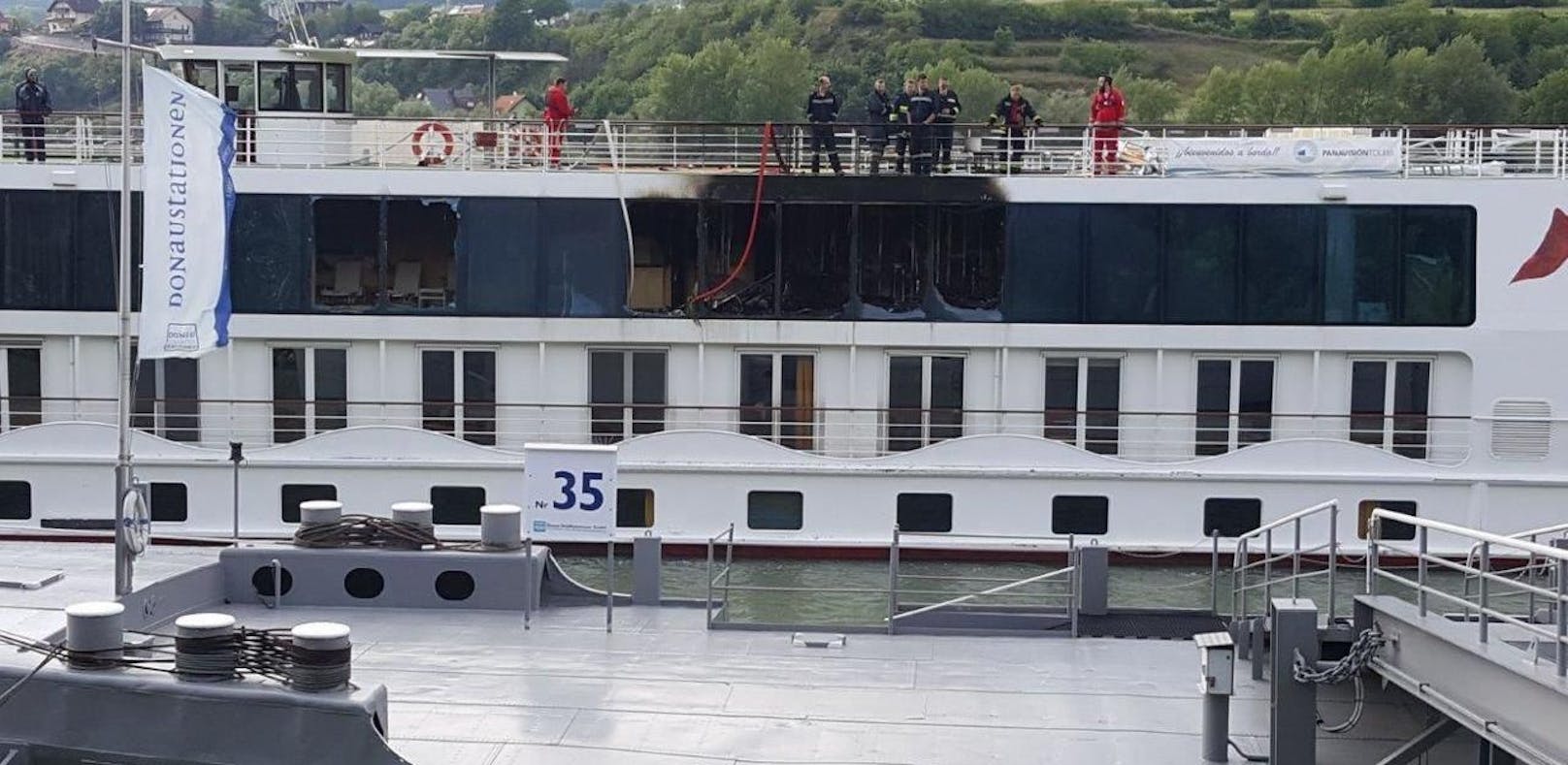 Donauschiff ausgebrannt: Erste Bilder vom Schaden
