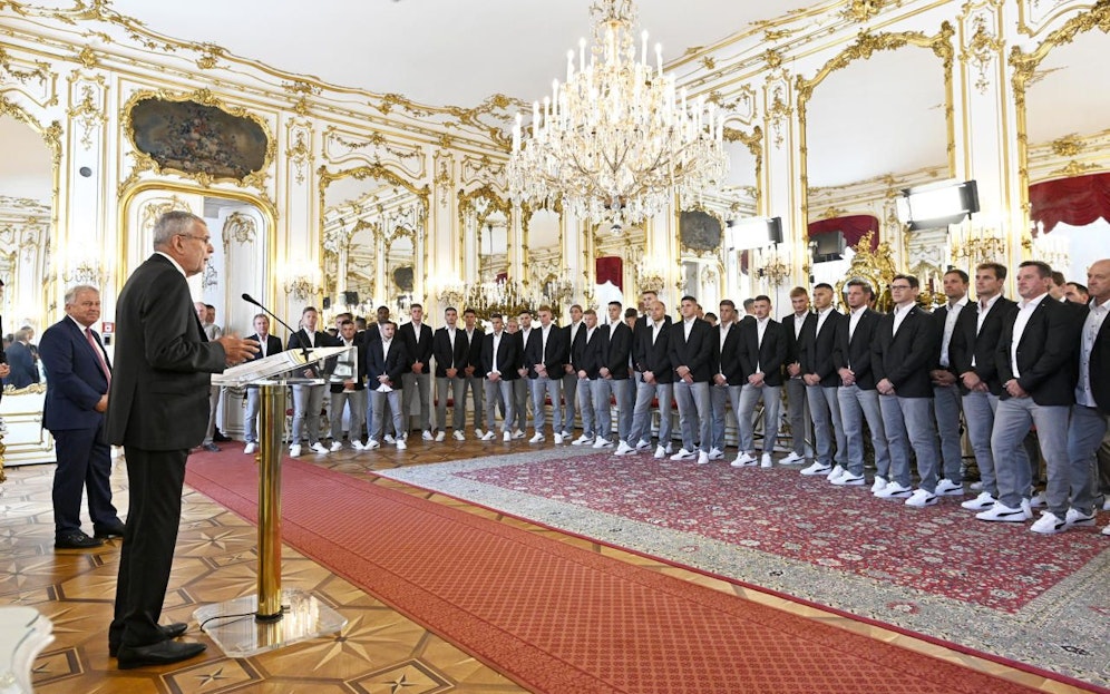 Bundespräsident Alexander Van der Bellen verabschiedet das ÖFB-U21-Nationalteam