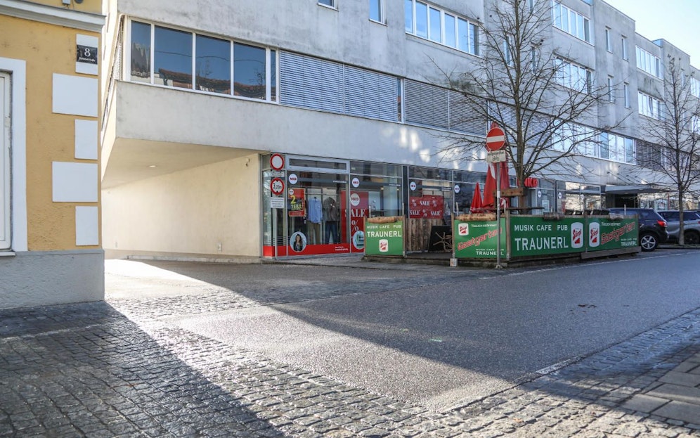 Vor diesem Lokal soll sich der Raub ereignet haben. Später gestand das angebliche Opfer, alles erfunden zu haben.