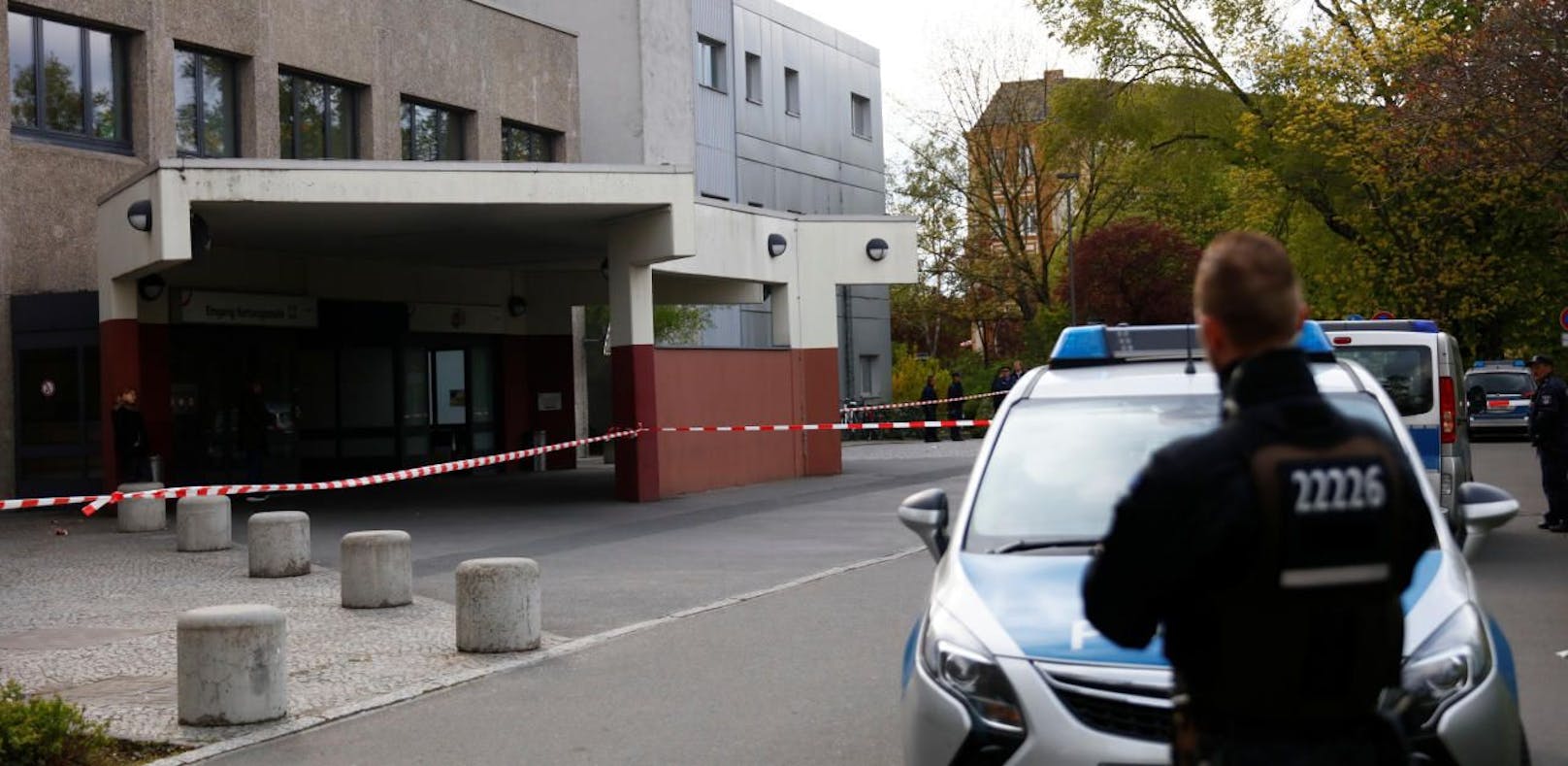 Polizei schießt Mann bei Spital in Berlin ins Bein