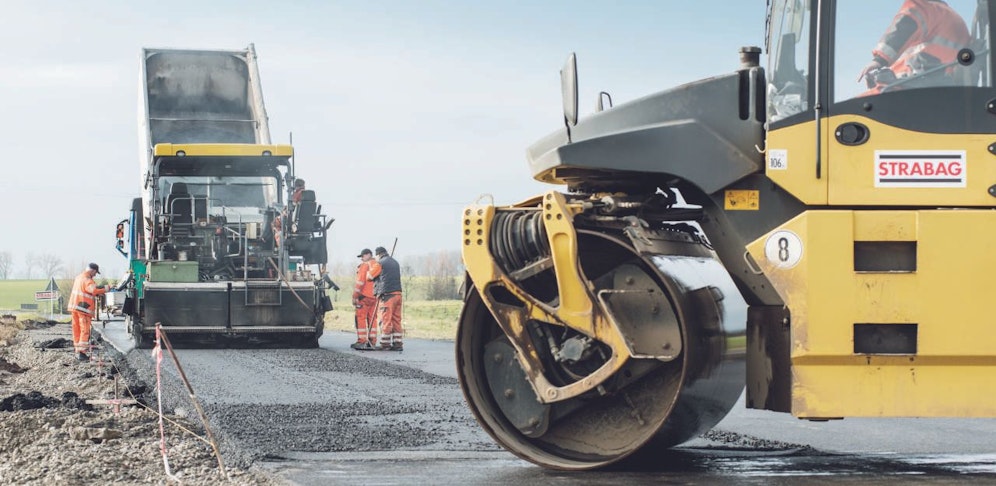 Die Rillen auf der Straße erzeugen eine Melodie.