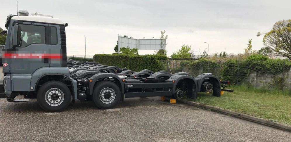 20 Räder von mehreren Lkw wurden gestohlen.