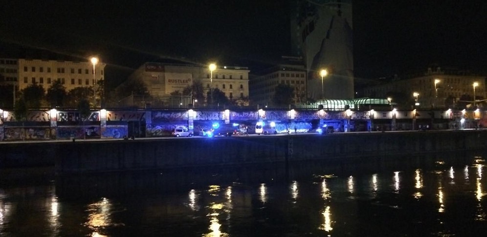 Der Mann fiel im Donaukanal auf der Höhe des Lokals "Flex" ins Wasser (Symbolbild)