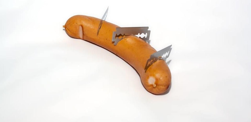 Vorsicht: Unbekannter legt Fleisch mit Rasierklingen aus.