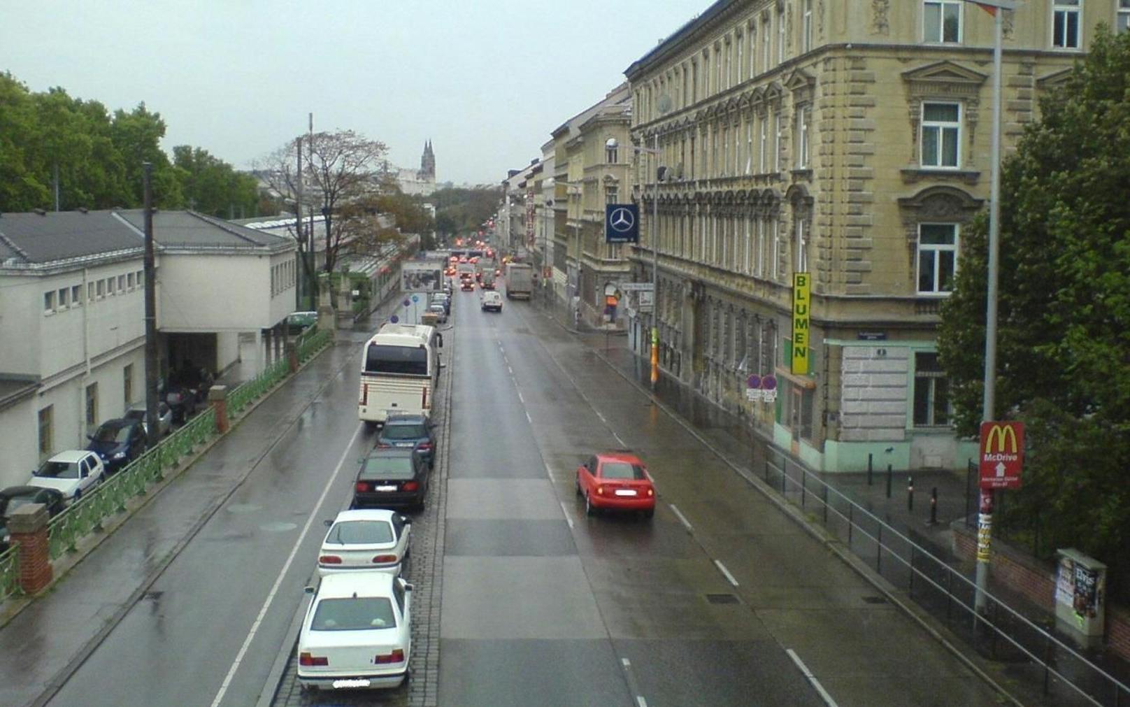 Der äußere Währinger Gürtel auf Höhe der U-Bahn-Station Michelbeuern. Archivbild, 2007