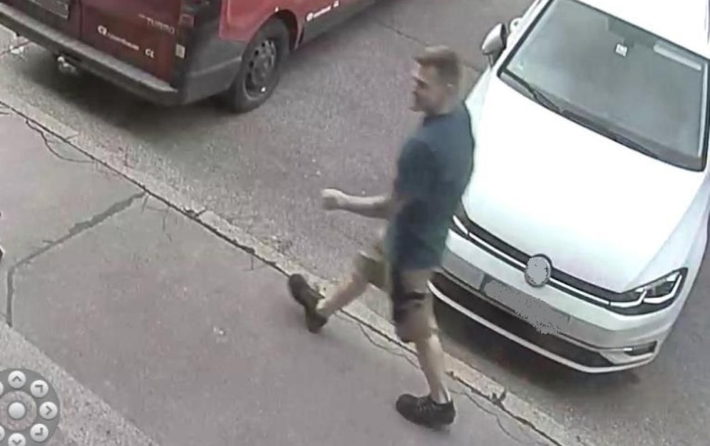 Die Polizei sucht diesen Mann