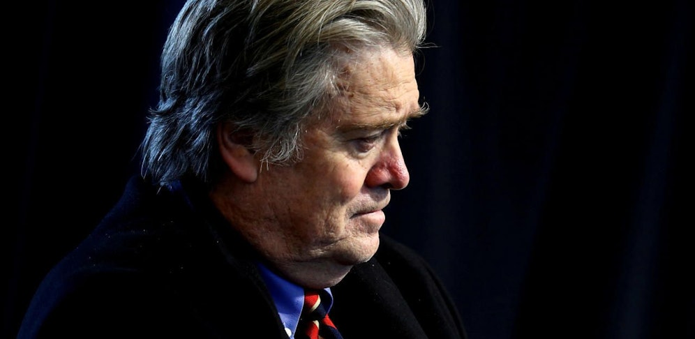 Steve Bannon kehrte wenige Stunden nach seinem Ausscheiden aus dem Weißen Haus zum ultrarechten Online-Medium "Breitbart News" zurück.
