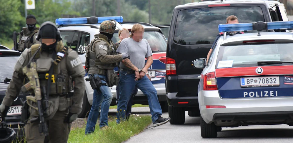 Die Cobra nahm den mutmaßlichen Messerstecher fest.