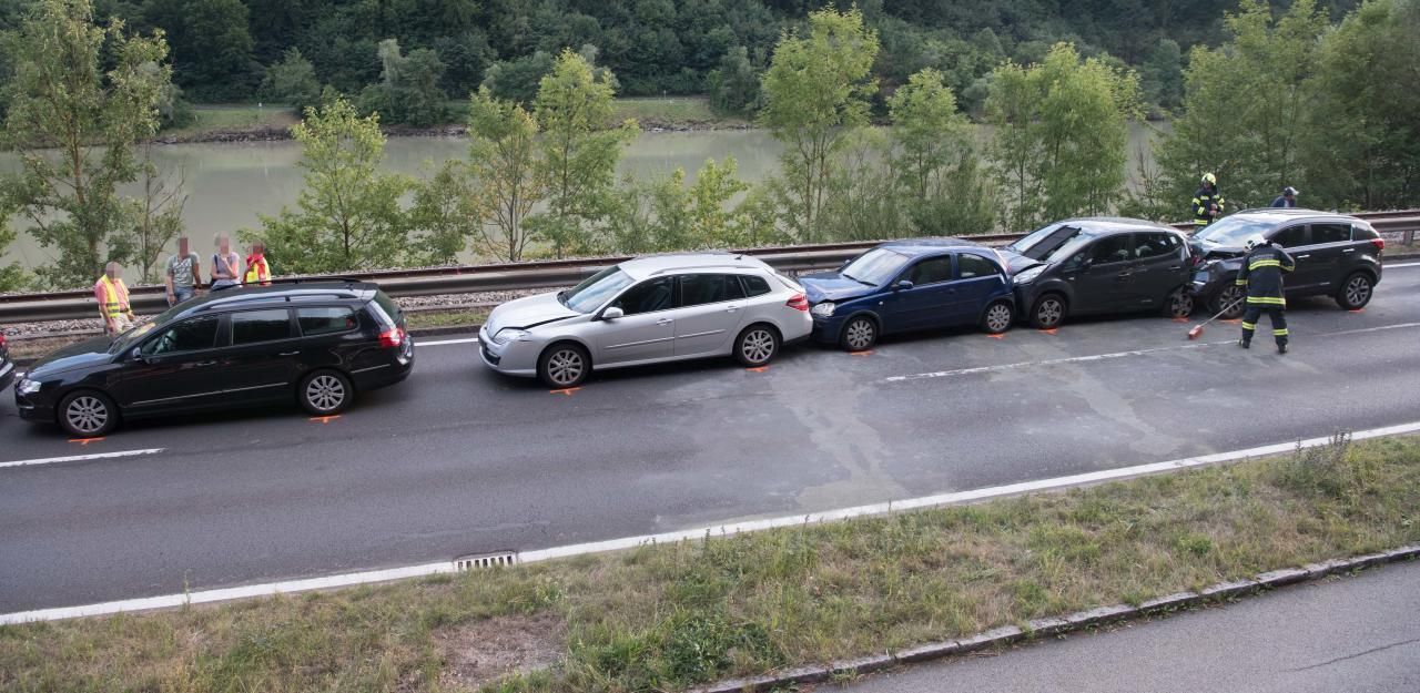 Heute.at - Hochschwangere bei Massencrash verletzt