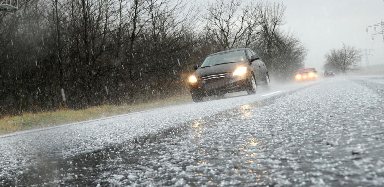 Hagel-Gewitter sind für Autofahrer eine echte Herausforderung