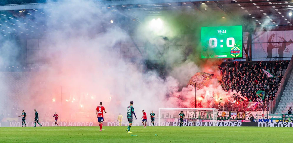 Die Zahl der Anzeigen gegen Fußball-Fans ist in der Saison 2018/19 um 7,3 % gestiegen. (Symbolbild)