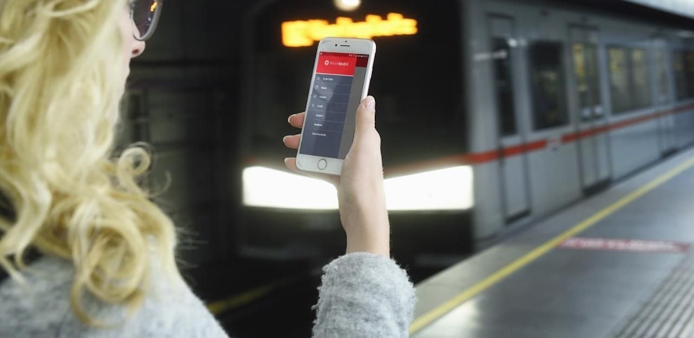 Studierende sind in Wien am besten mit U-Bahn, Bim und Bus unterwegs. Das Semesterticket kann übrigens bequem online gekauft werden.