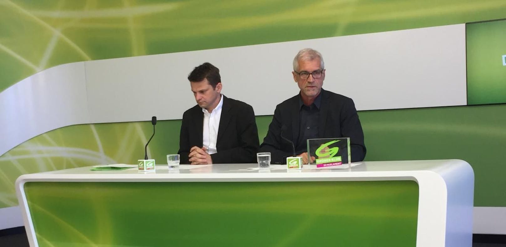 Die Grünen Abgeordneten Steinhauser und Walser (v.li.) wollen die Bildungsreform ermöglichen.
