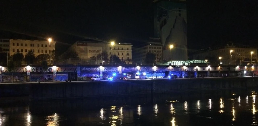Der Mann sprang bei seiner Flucht in den Donaukanal.