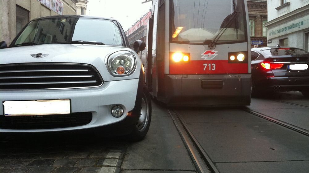 Heute.at - Strafen erhöht! 1.531 Falschparker blockierten Öffis