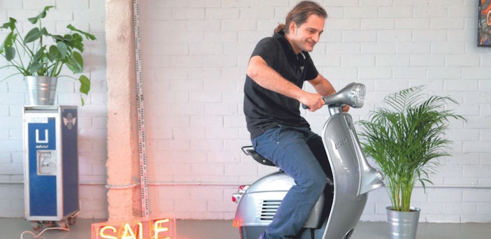 Zwischen 45 und 60 Kilometer mit bis zu 35 km/h schafft diese skurrile Vespa