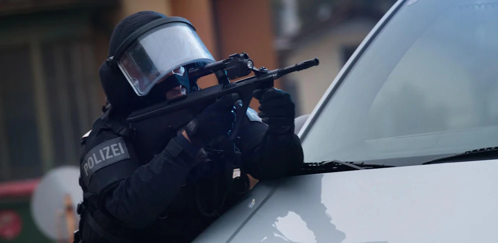 (Symbolbild) Die Spezialeinheiten WEGA und Cobra rückten zur Festnahme des falschen Polizisten aus.