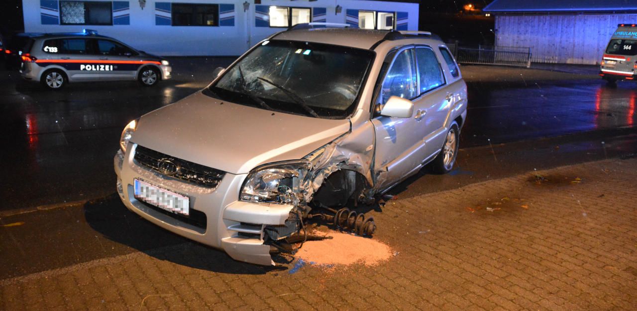 Heute.at - Alkolenker ohne Schein rammt Gegenverkehr