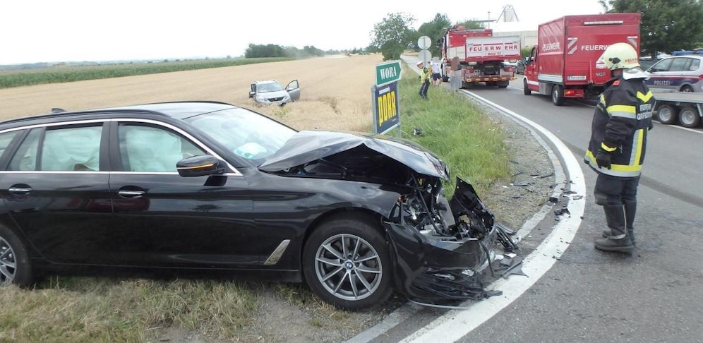 Beide Autos wurden schwer beschädigt.