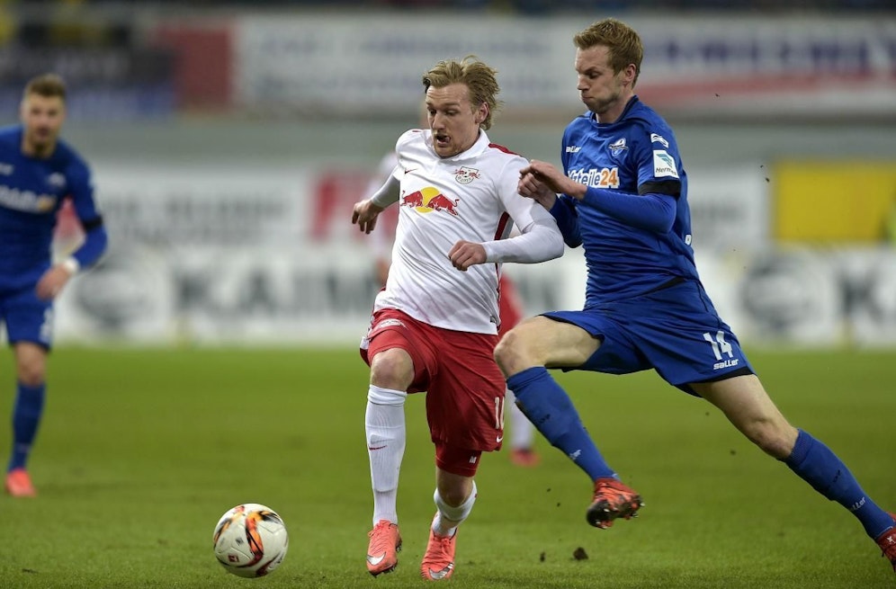 Emil Forsberg gegen Thomas Bertels.