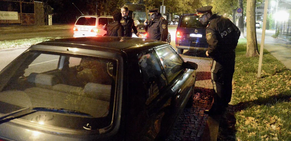 Die Polizei kontrollierte das Auto und fand Heroin