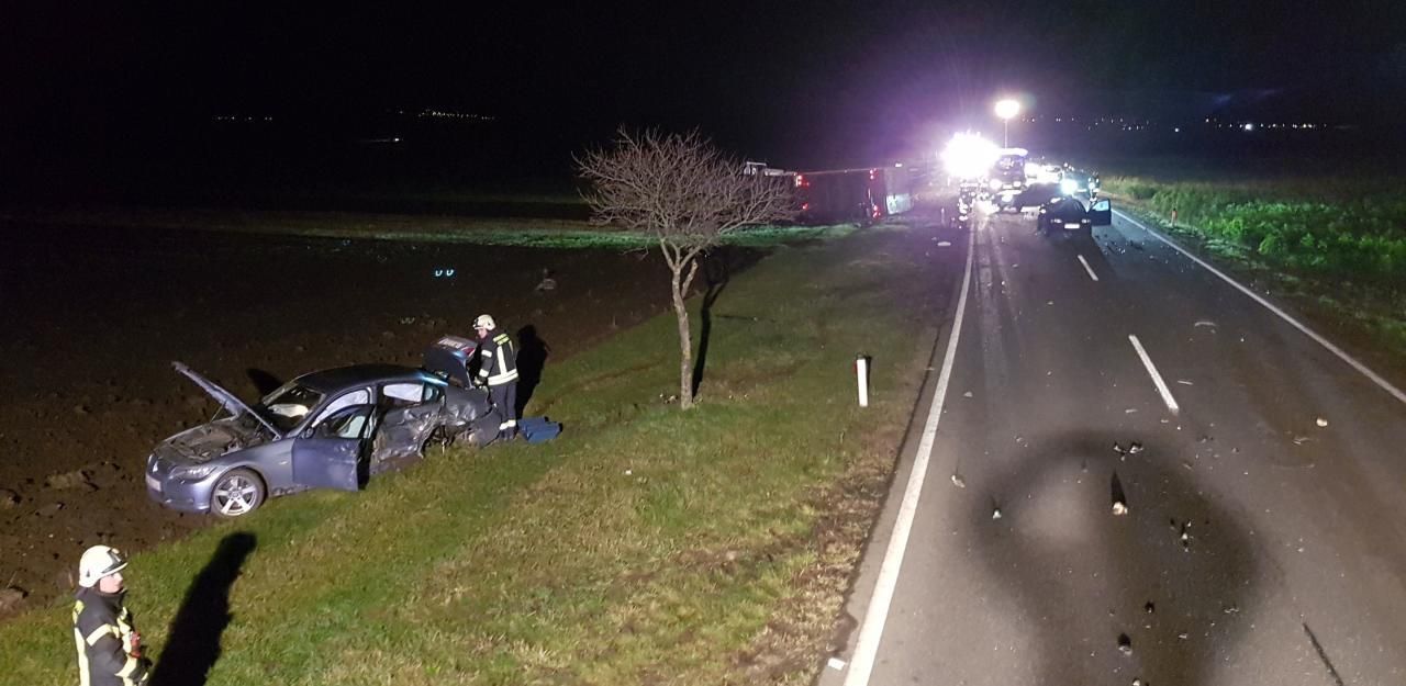 Heute.at - Unfall mit Rüben-Lkw und drei Pkw fordert 4 Verletzte