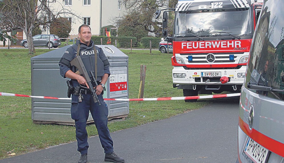 Sondereinheiten beim Tatort; das Opfer war Model und Bloggerin. 