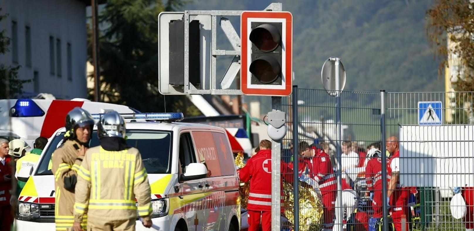 Der Unfall ereignete sich auf einem unbeschranktem Bahnübergang in Graz gegen 16 Uhr (Symbolbild).