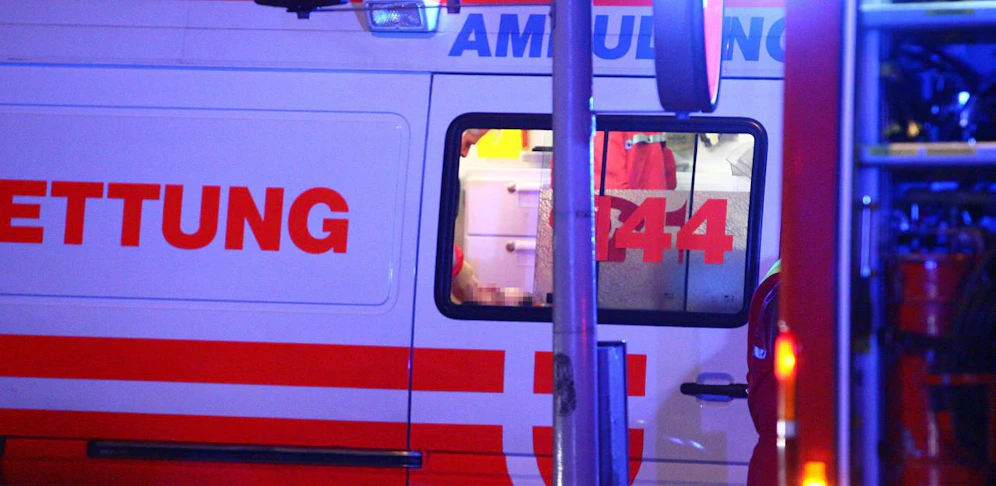 Der 18-Jährige wurde ins Krankenhaus gebracht (Symbolbild)