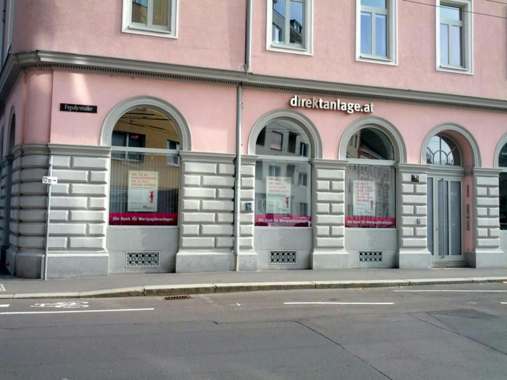 Ein Rollstuhlfahrer (42) aus Linz klagt die Bank.