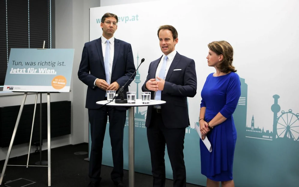 Die Stadt Wien müsse alles unterlassen, was die UNESCO als Provokation verstehen könnte, fordern der Bezirksvorsteher der City Markus Figl, Stadtrat Markus Wölbitsch und Klubchefin Elisabeth Olischar (v.li.) (c) ÖVP Wien