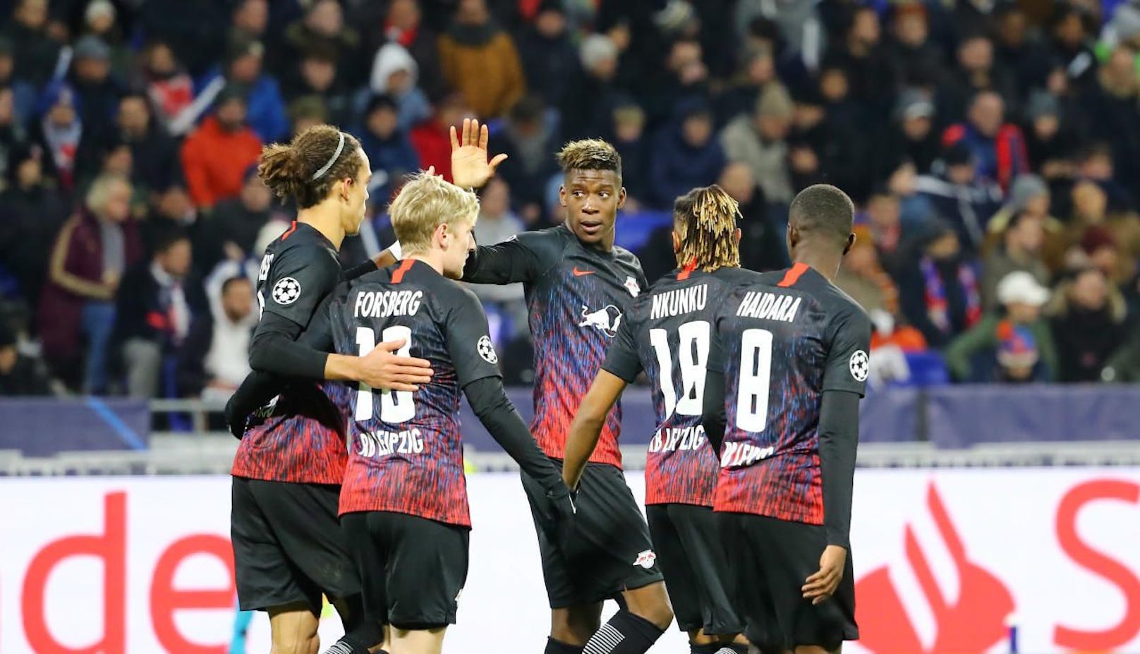 Lyon bejubelt den Champions-League-Sieg gegen Juventus Turin. Trotzdem will der eigene Klub-Boss den Bewerb abbrechen. 