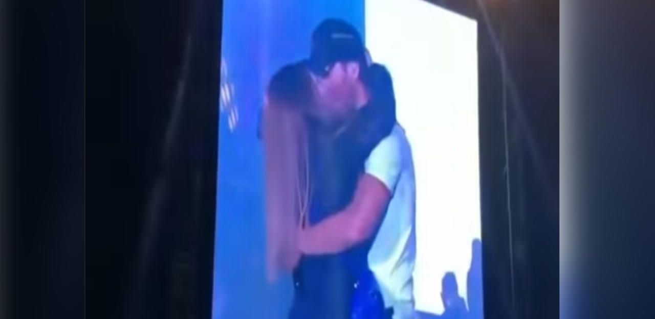 Heute.at - Enrique Iglesias liefert sich wilde Knutscherei mit Fan