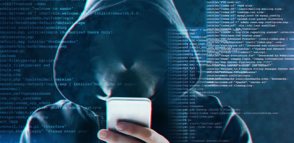 Die Betrüger geben sich am Telefon als Polizisten aus